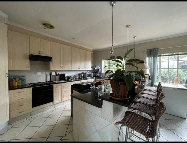 3 BEDROOM HOUSE FOR SALE IN ALBEMARLE